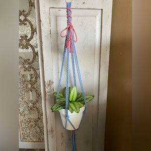 Macrame plant hanger